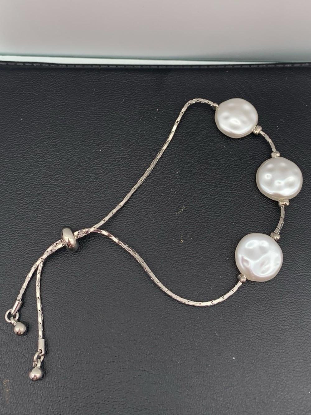 Silver tone faux disc Pearl Station lariat style adjustable Bracelet